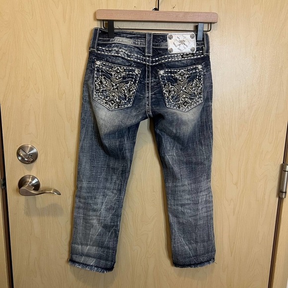 Miss Me Signature Cropped Jeans - Picture 5 of 5